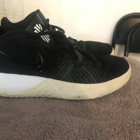 Kyrie 4s “Black” worn once. Very rare Nike kyrie 4 halloween - Gem main image 4